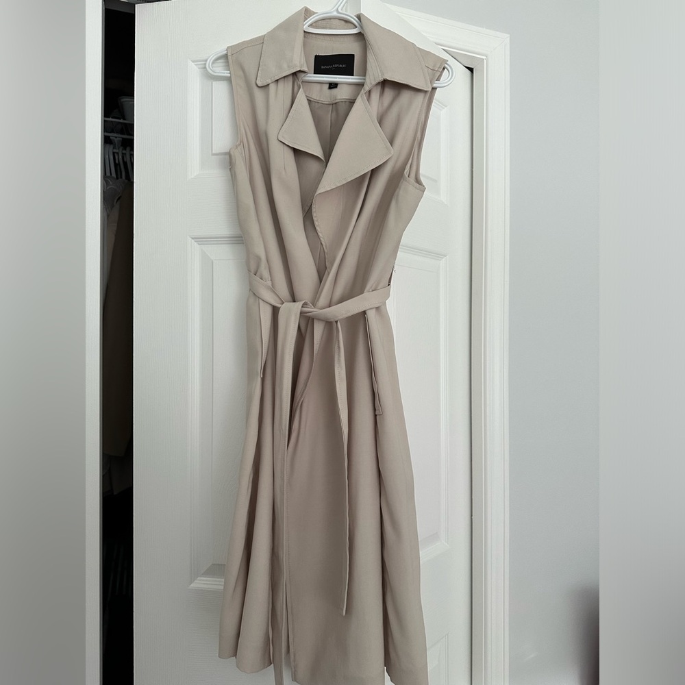 Sleeveless trench / wrap dress
